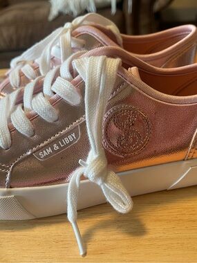 Sam & Libby Girls Size 4  Davie Dina Court Sneakers in the Rose Gold